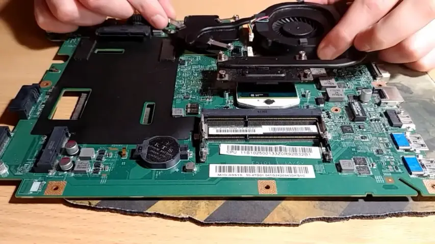 Low-quality 720p laptop motherboard video before AI upscaling in Video2X